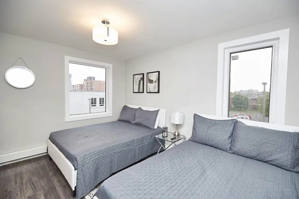 Clifton Hill Hideaway 3A - Two Bedroom Condo Niagara Falls Canada